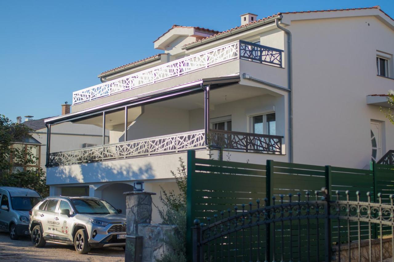 Apartments Flowers Krk Town Exterior foto