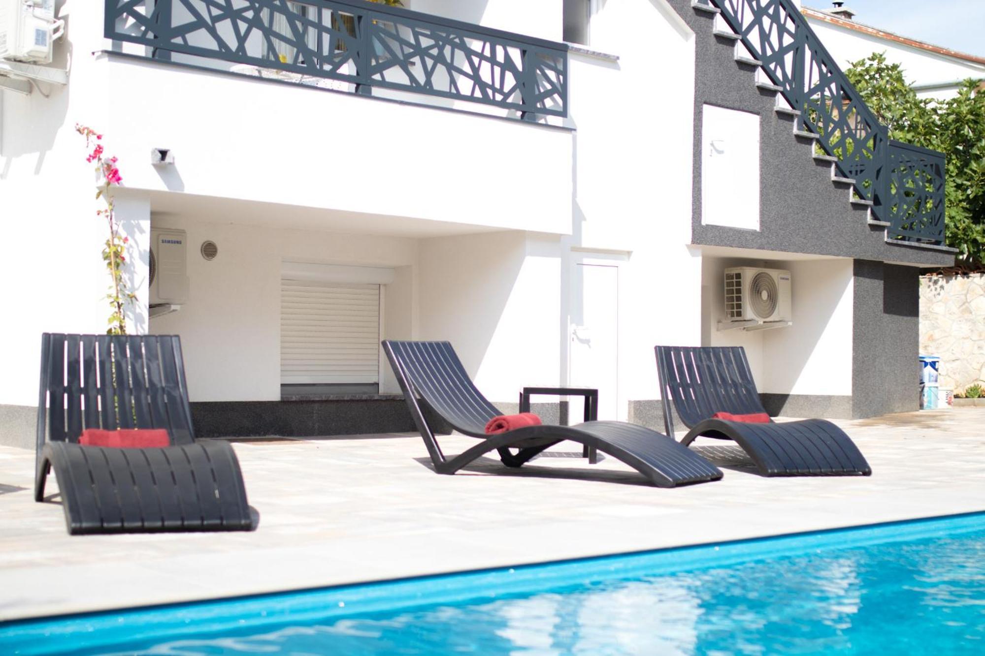 Apartments Flowers Krk Town Exterior foto